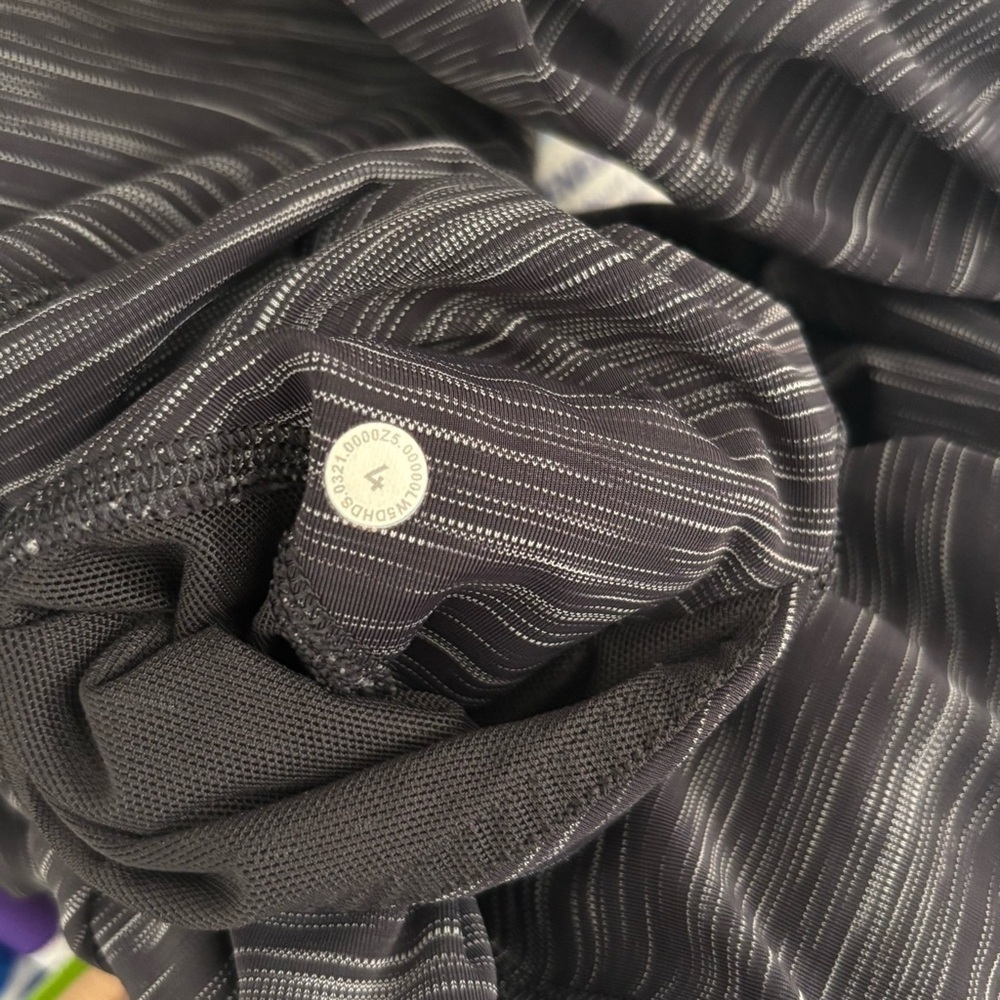 Lululemon Women's Size 4 Black/Gray Pocket Leggings - Picture 3 of 5